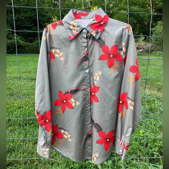 Women’s button up blouse, floral - Picture 1 of 5
